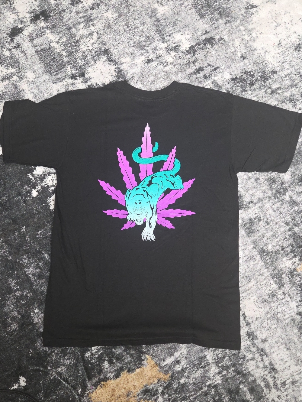 HUF Black Tiger Leaf Graphic T-Shirt Size Small NWOT